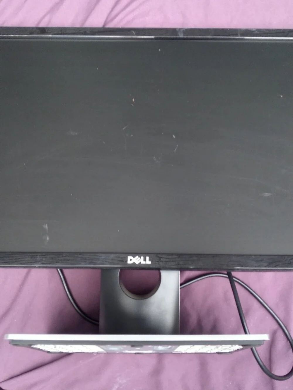Dell 19 Black LED Monitor with Silver Stand
